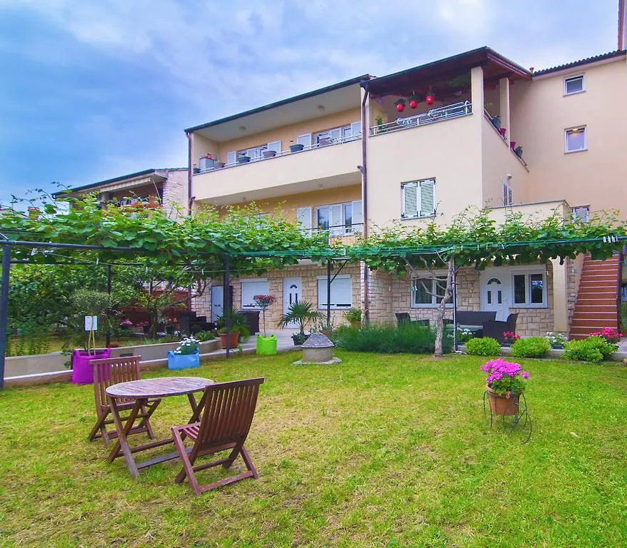 Apartments Nicole Pula