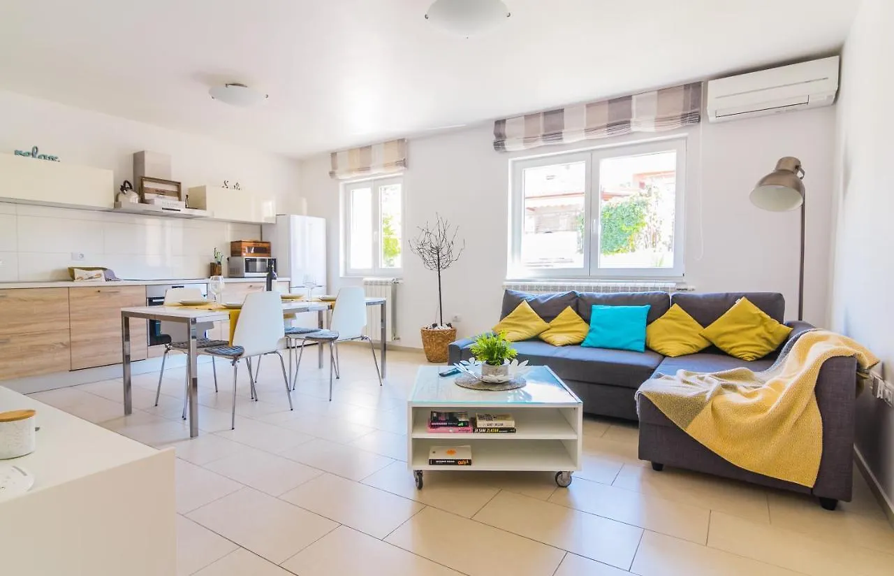 Apartments Nicole Pula