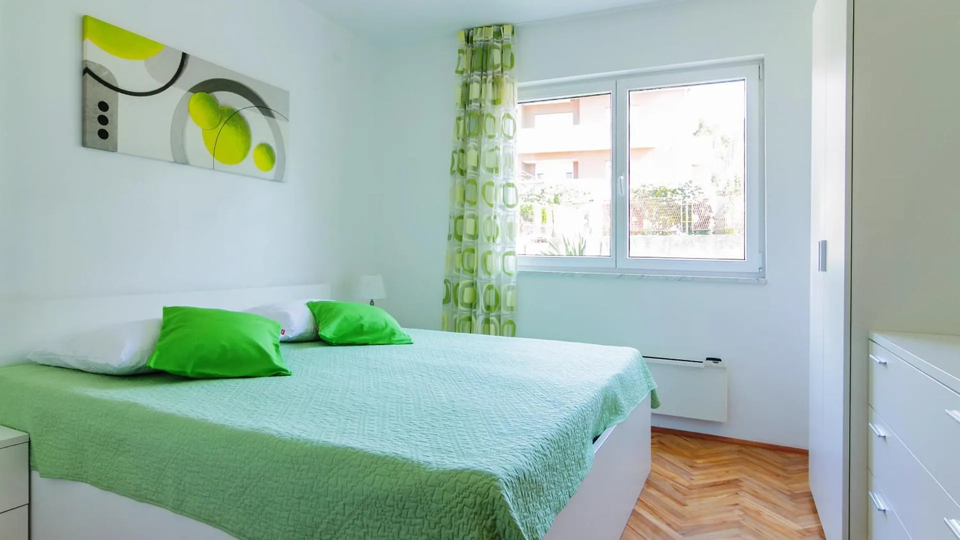 Apartments Nicole Pula 0*,